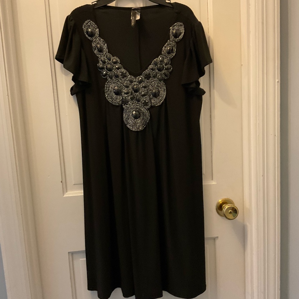 Chic Black Midi Dress with Decorative Neckline